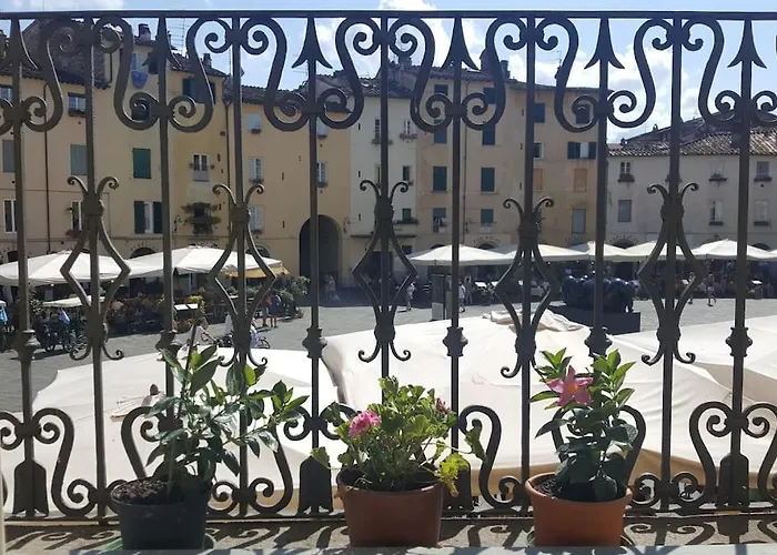 The House In The Circle Lucca